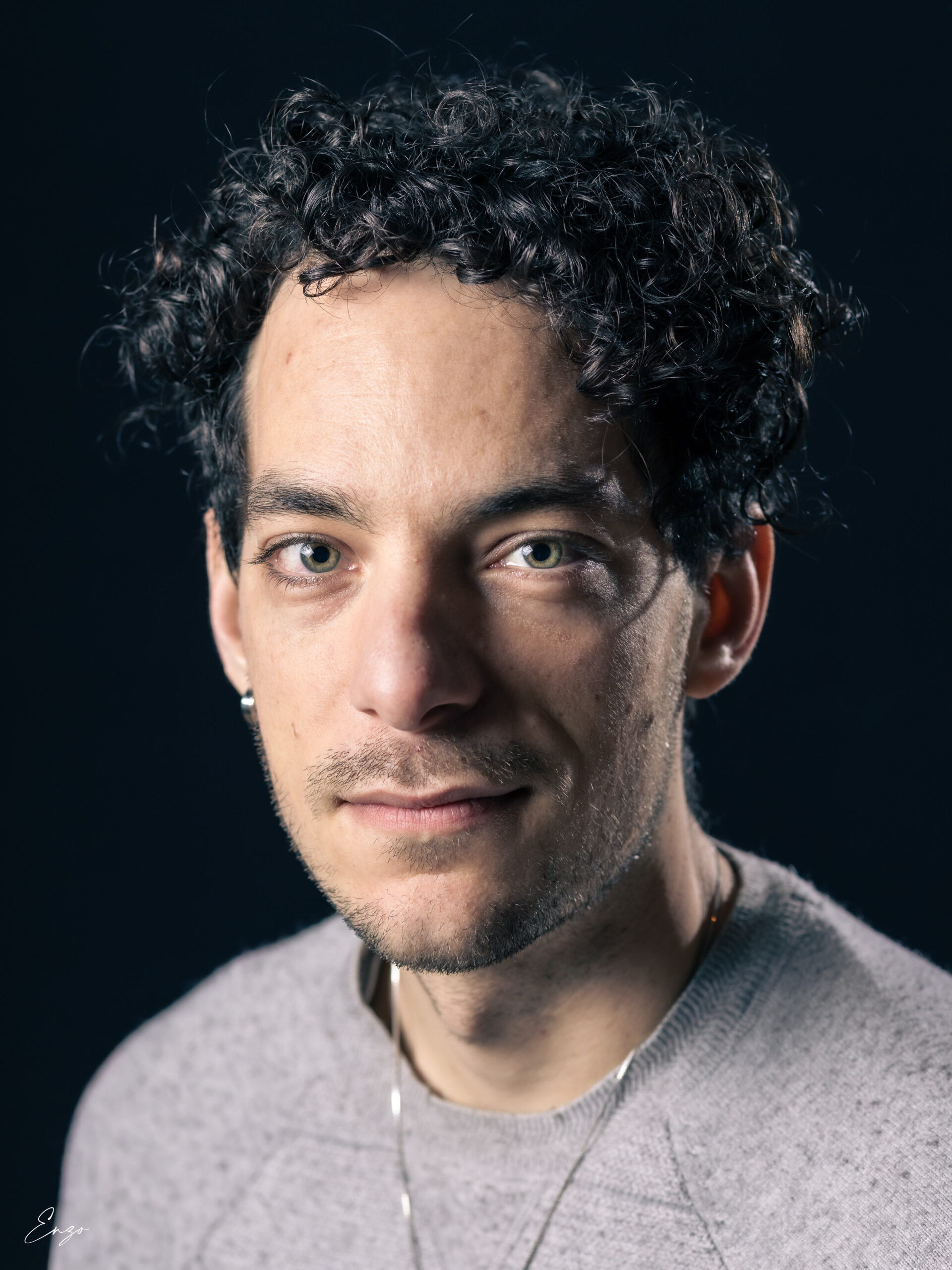 Photo portrait d'un jeune homme